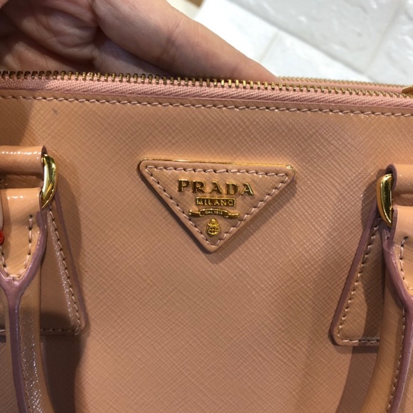 **SOLD** Prada saffiano vernice - Picture 4 of 8